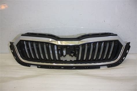 Skoda Fabia Front Bumper Grill To Genuine Damaged Bumper Shop