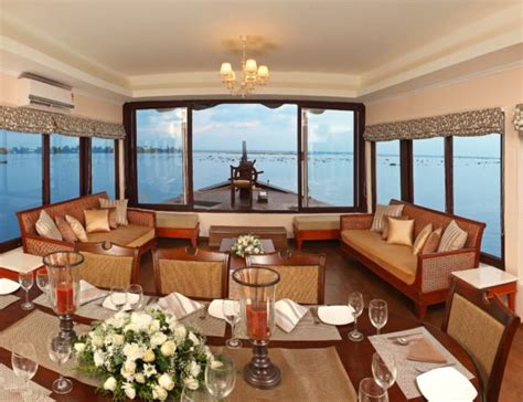 Luxury Houseboats In Alleppey Kumarakom Kerala