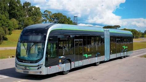 Primeiro ônibus articulado 100 elétrico fabricado no Brasil é apresentado