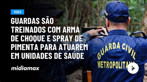 Guardas são treinados arma de choque e spray de pimenta para