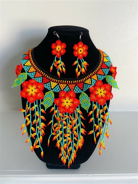 Huichol Mexican Hand Made Jewelry Beaded Folk Art Flower Necklace