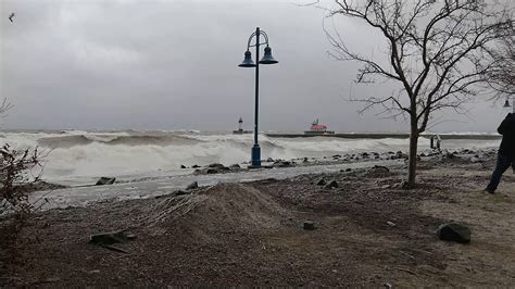 Lake Superior Winter Storm Waves Duluth Mn Part 2 4142018 Youtube