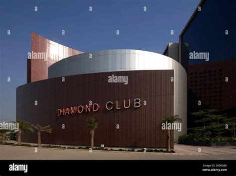 Diamond Club entrance. Surat Diamond Bourse, Surat, India. Architect ...