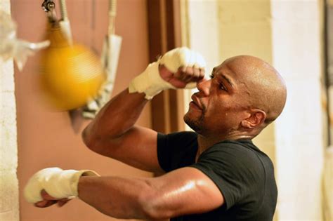 Inside the Mayweather Boxing Club in Vegas: Mayweather in the gym ahead ...