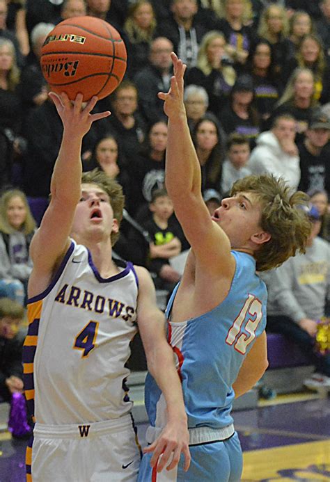 Watertown Hosts Sioux Falls Lincoln In Class Aa B Oys Basketball