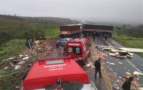 Motorista Morre Em Acidente Entre Dois Caminhões Na Br 070 Em Goiás