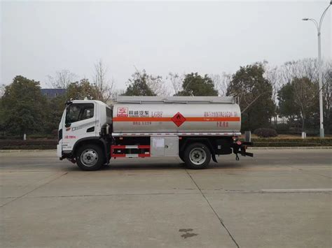 Petrol Tanker Truck with Yc/Cy/D30 Engine Brand - China Fuel Tanker ...