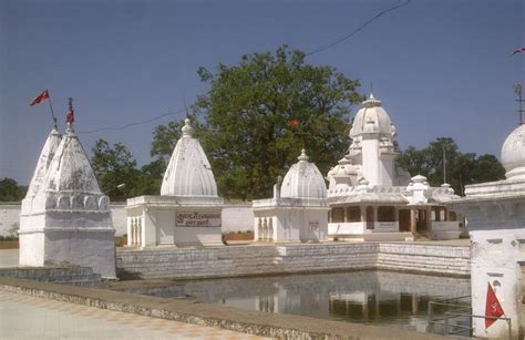 The Forgotten Temples of Kalachuri Era that are still structurally ...