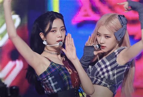 Jisoo And Rosé Blackpink Kpoparmpit