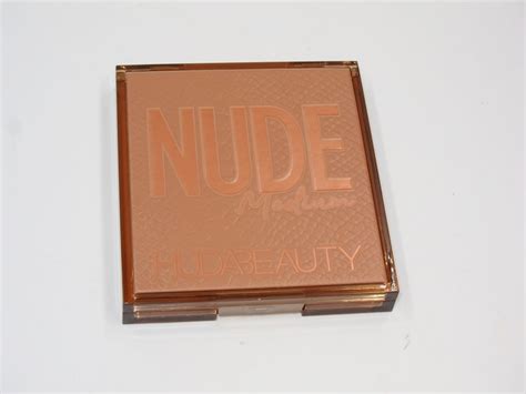 Huda Beauty Nude Obsessions Eyeshadow Palette Review Swatches