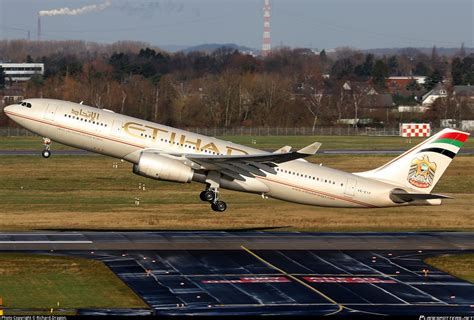 A Eyp Etihad Airways Airbus A Photo By Richard Dragon Id