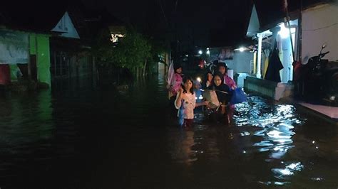 Banjir Masih Merendam Ratusan Rumah Warga Pengungsi Terus Bertambah