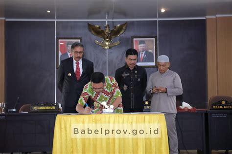 Pj Gubernur Kepulauan Bangka Belitung Ridwan Djamaluddin Tandatangani