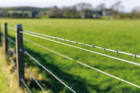 Can You Put Barbed Wire On A Residential Fence Fence Fixation