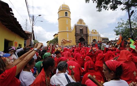 M S De Nuevos Devotos Se Unieron A La Cofrad A De Los Diablos