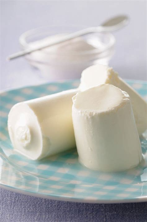 Petit Suisse cream cheese from France – License Images – 11252056 StockFood