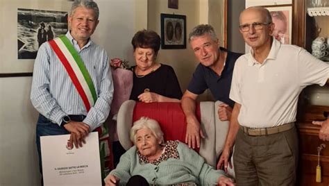 La Postina Lia Compie 100 Anni San Miniato Le Fa Gli Auguri