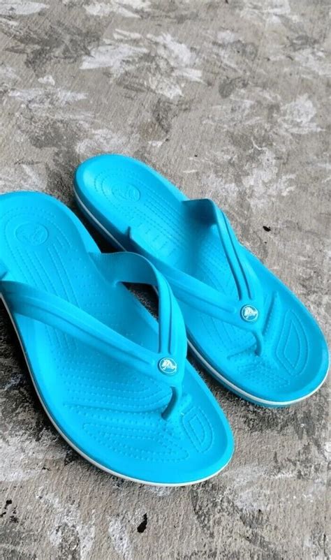 CROCS MENS THONG SANDALS SZ 12 M - Gem