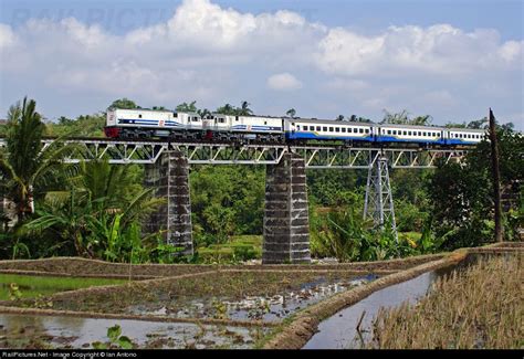 Kereta Galleri Stasiun Bumiayu Terbaru