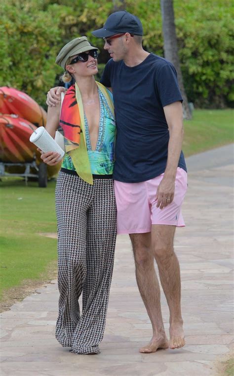 Paris Hilton Was Seen Out with Carter Reum on the Beach in Maui – Celeb