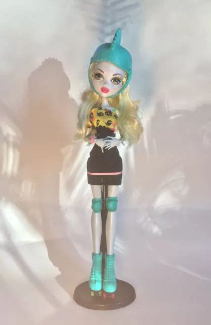 Monster High Lagoona Blue Skultimate Roller Maze Doll With Stand