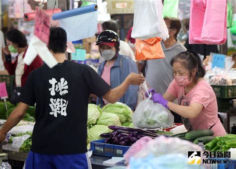 影／颱風來就怕菜價漲！菜商教戰怎麼買 首推根莖類、高麗菜 生活焦點 要聞 Nownews今日新聞