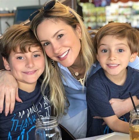 Claudia Leitte Posta Foto Os Filhos E Chama A Aten O De Famosos Dol