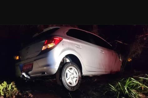 Motorista Perde O Controle Do Carro E Atinge Poste Em Maragogi