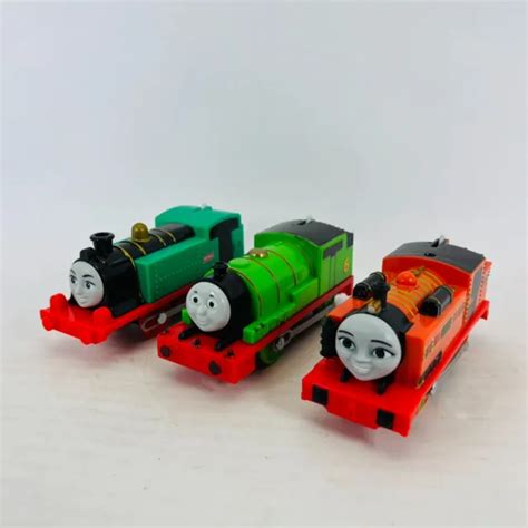 THOMAS FRIENDS Trackmaster Hyper Glow NIA Motorized Train Engine EUR