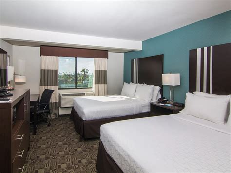 Holiday Inn Express & Suites Carlsbad Beach Guest Room & Suite Options