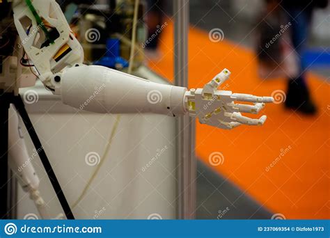 Modelo De Un Brazo Robot Artificial Profundidad Superficial Del Campo