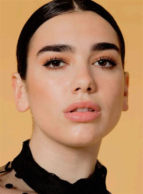 Dua Lipa Makeup : Dua Lipa Makeup: Black Eyeshadow, Brown Eyeshadow ...