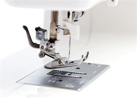 How Does a Sewing Machine Work? - Sewing Society