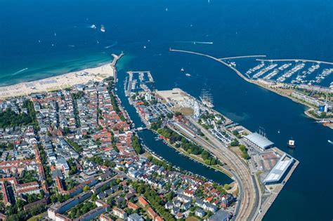 Rostock aus der Vogelperspektive Sandstrand des Ostseebad Warnemünde