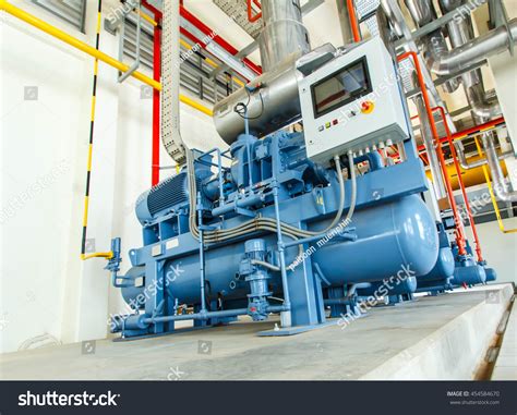 stasiun pendingin kompresor industri  pabrik foto stok