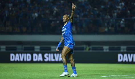 Resmi Perpanjang Kontrak Di Persib Bandung David Da Silva Saya Ingin