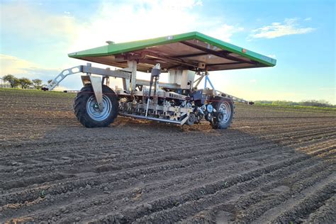 Stecomat Distribue Le Robot Farmdroid En France Farm Connexion