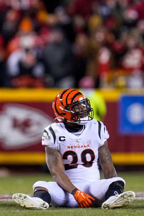 Bengals RB Joe Mixon Wanted For Aggravated Menacing Agent Says Charge