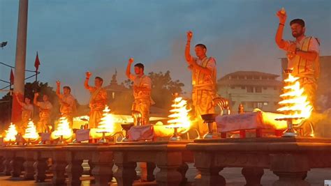 Experience at Dashashwamedh Ghat: History, Aarti Timing and Pooja!