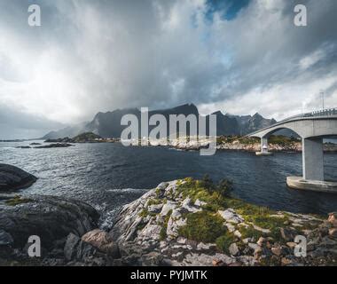 Les magnifiques ponts Fredvang dans îles Lofoten Norvège Ils relient