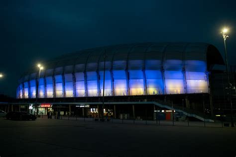 Zobacz Stadion Miejski W Kolorach Ukrainy Wpoznaniu Pl