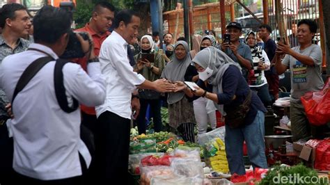 Momen Jokowi Blusukan Di Pasar Palmerah