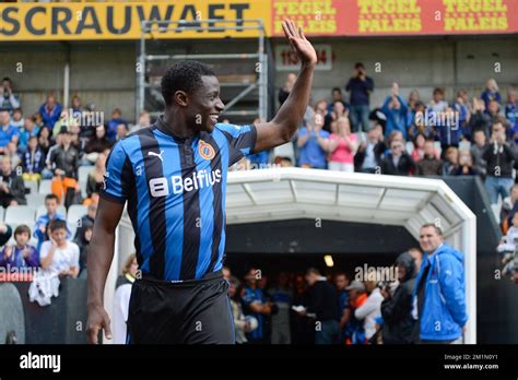 Uhr Br Gge Belgien Joseph Akpala Des Clubs Das Am Fantag