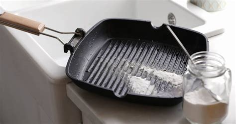 What To Do When Touches Hot Pan At Henry Gale Blog