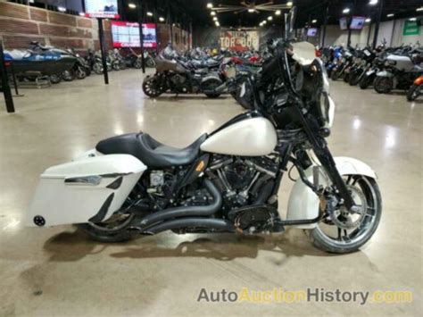 1HD1KRC12JB616469 2018 HARLEY DAVIDSON FL STREET GLIDE SPECIAL View