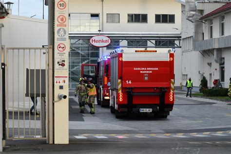 Foto Gasilci Posredujejo V Henklu Maribor