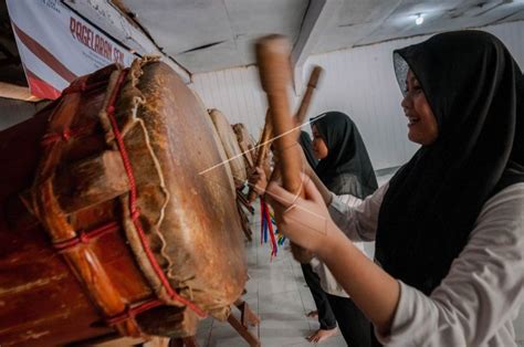 Latihan Kesenian Rampak Bedug ANTARA Foto