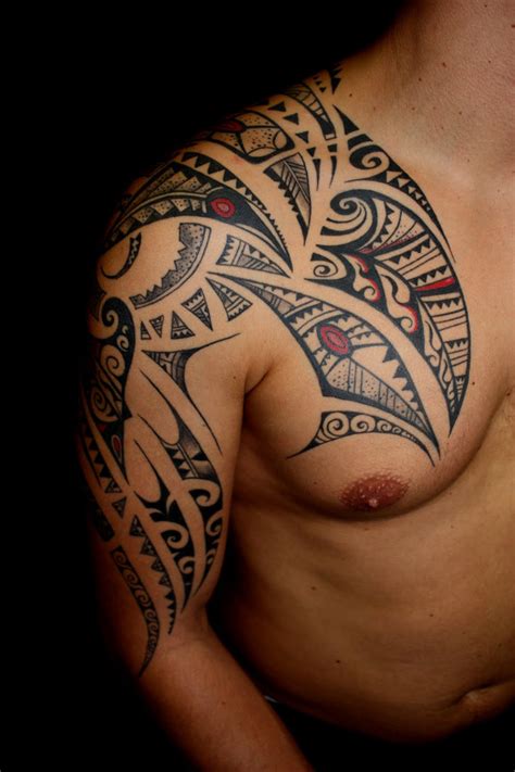 Tatouage Maori épaule Couleur