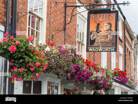 Pub With Hanging Baskets Hi Res Stock Photography And Images Alamy