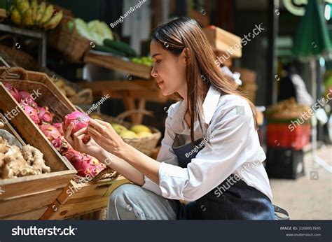 11,508 Young Asian Grocery Store Images, Stock Photos & Vectors ...